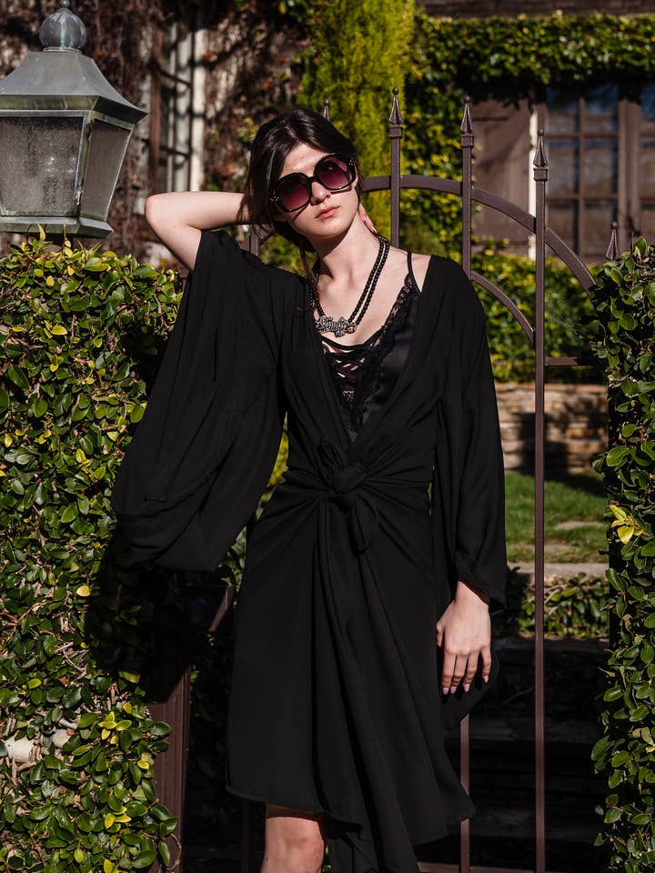 Jennafer Grace – wholesale Dress – Women's – Black Solid Kimono Duster Wrapdress