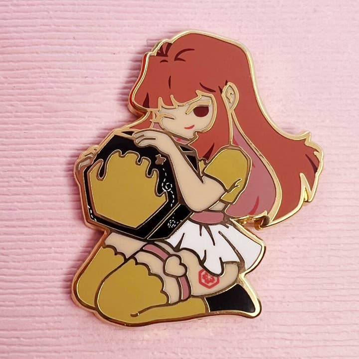 Épinglette en émail Miele pour la vente par Mei Bee Art