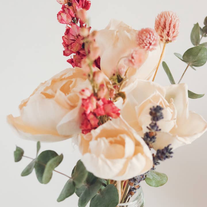 Nustad Family Ranch - Wholesale Reed Diffuser - Reed Diffuser with Dried Florals and Sola Wood Flowers3