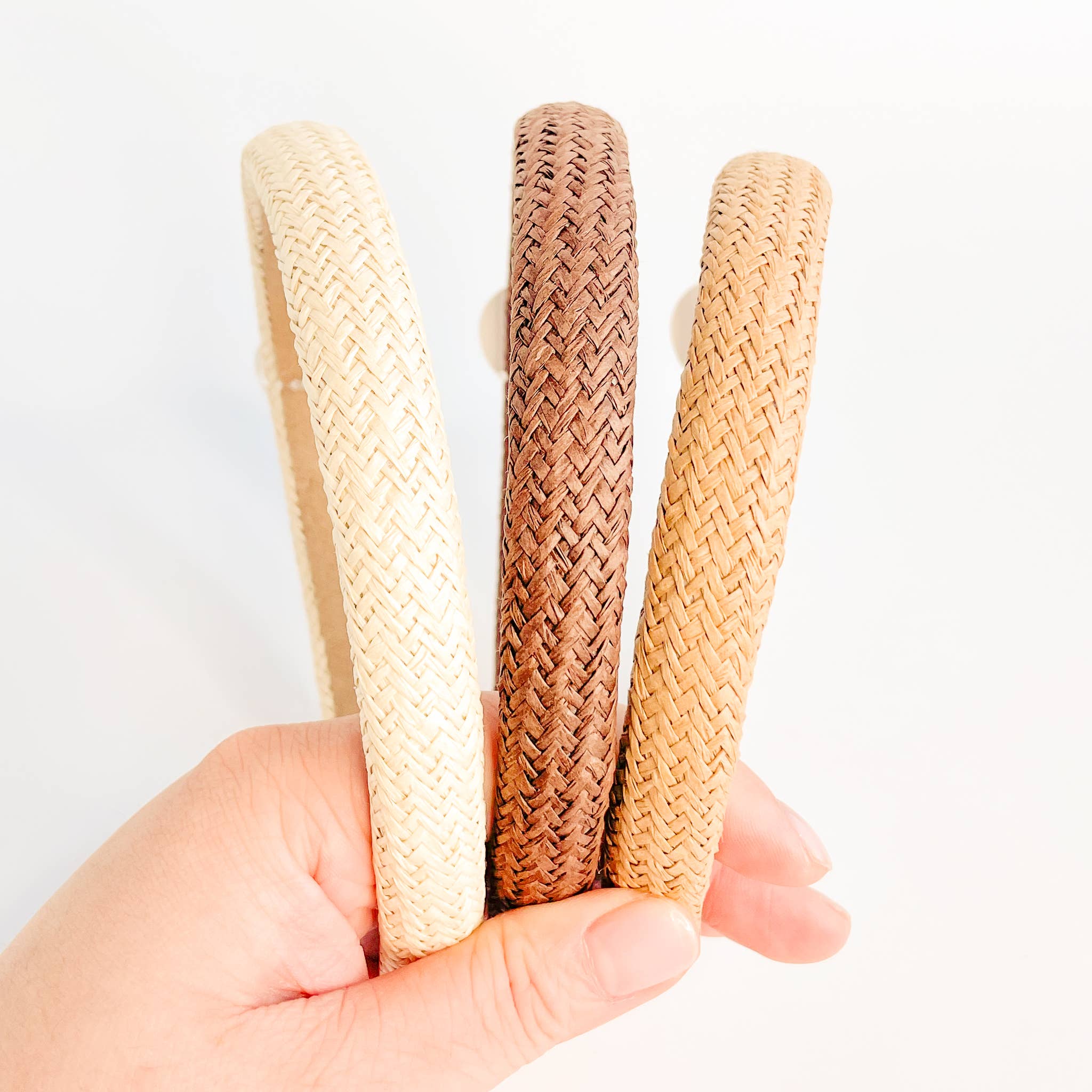 Assortito Cerchietto in paglia sottile in rattan naturale in vendita all'ingrosso su Faire2