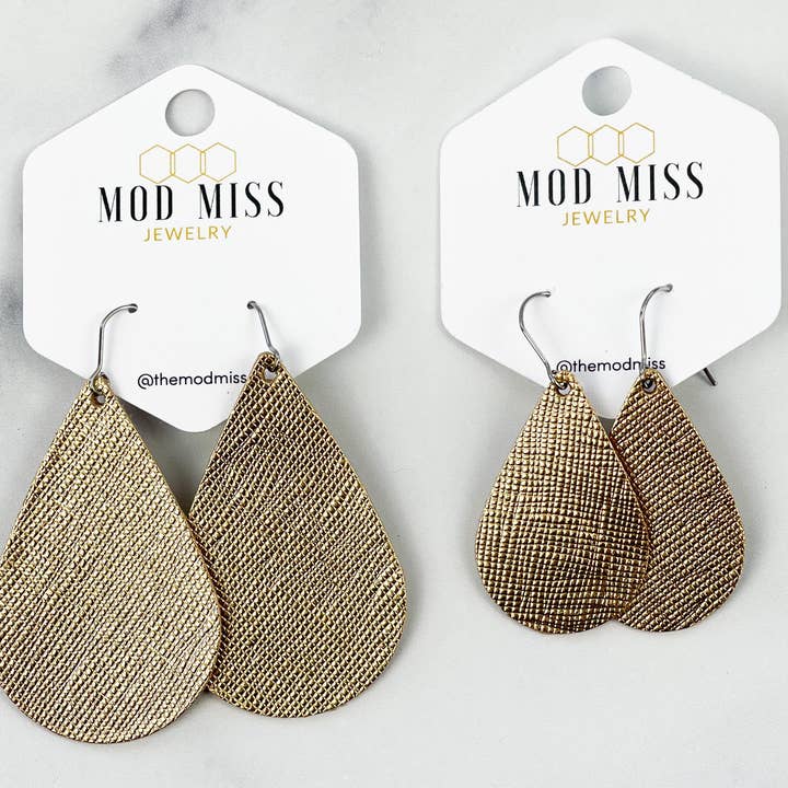 Goutte en cuir doré Saffiano pour la vente par The Mod Miss
