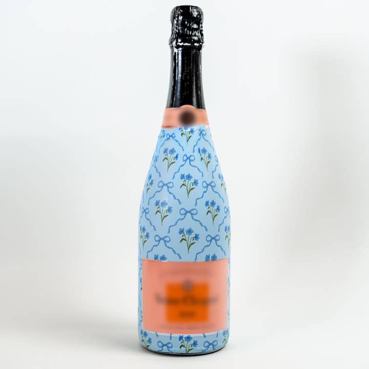 Beau Bouteilles Rubans Bleus et Fleurs - Collection de Champagne pour la vente par Beau Bottles