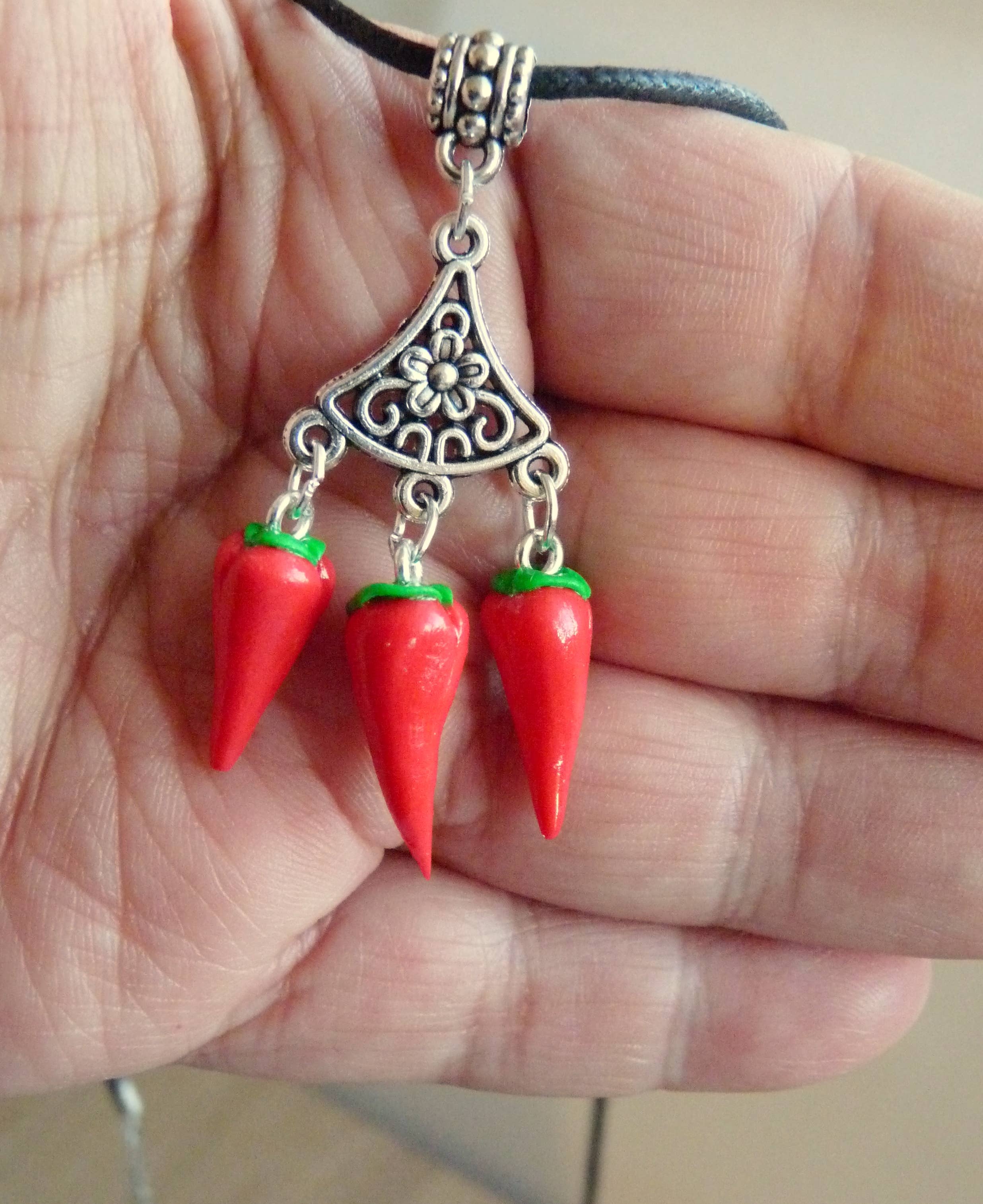 Sofishops - Wholesale Pendant/Charm Necklace - Basque pendant 3 peppers7