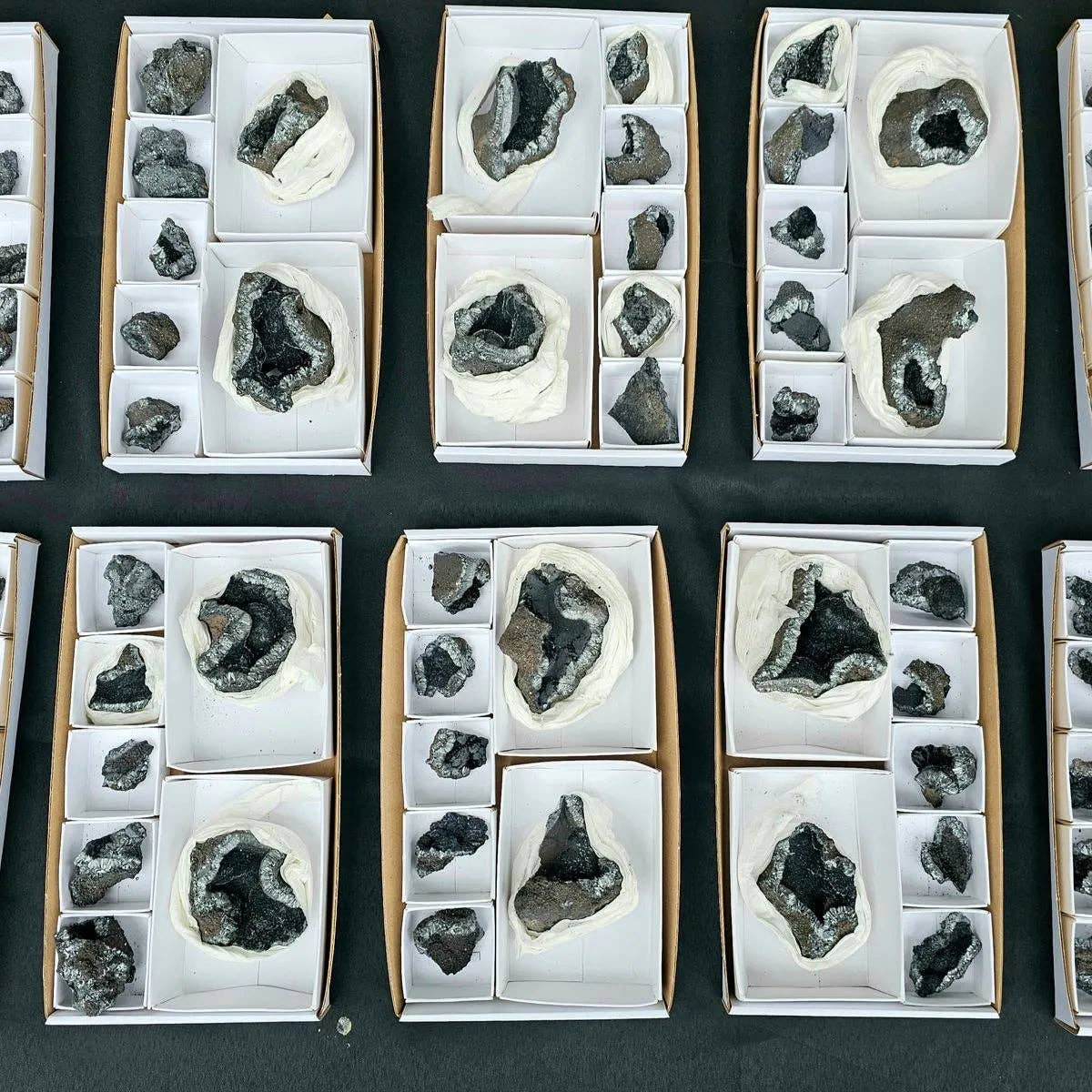 Distinction Crystals - Wholesale Spirituele steen/kristal - Pyrolusiet kristal geode specimen dienblad aanbieding3