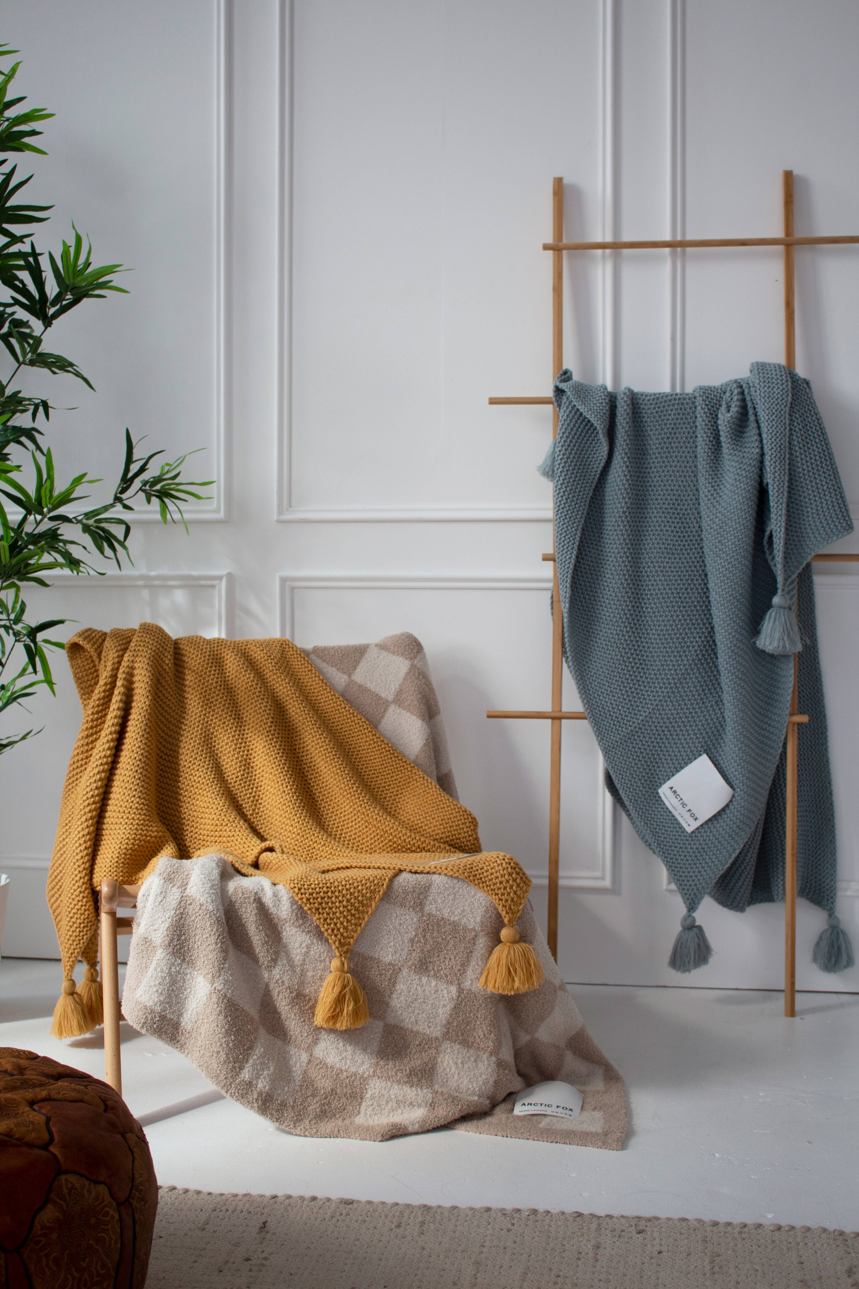 ARCTIC FOX & CO. - Wholesale Throw Blanket - The Teddy Throw - 100% Recycled - Beige Check - AW256