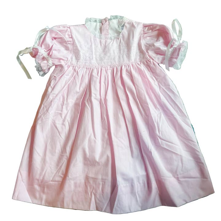 Robe d'héritage rose Carson and Friends pour la vente par Carson & Friends
