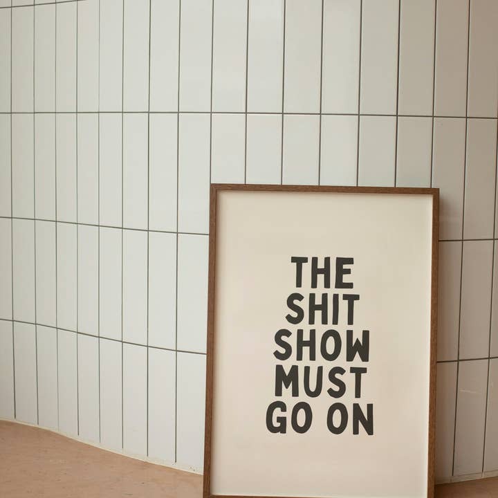 El Espectáculo de Mierda Debe Continuar | Negro y Crema | Impresión Artística para venta al por mayor de Wisdom and Wonder Designs