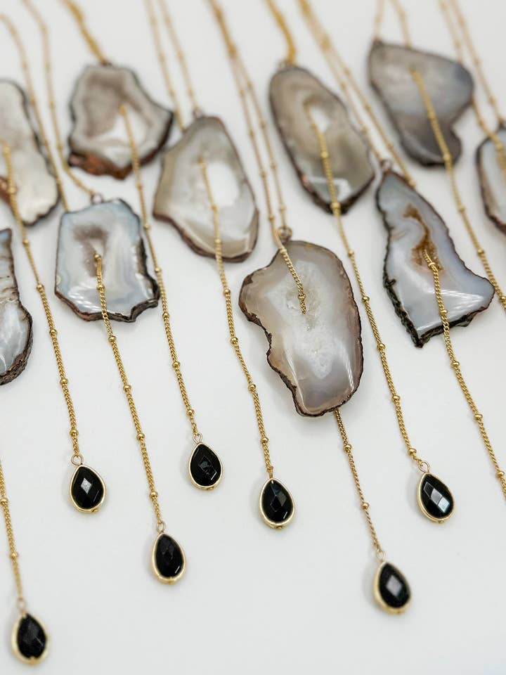 Langer Achat-Anhänger mit Onyx-Tropfen für den Großhandel von Moxie Collective (formerly Atonement Design)