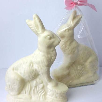 Grand lapin de Pâques en chocolat blanc (16 oz) pour la vente par Katie's Candies, Inc.
