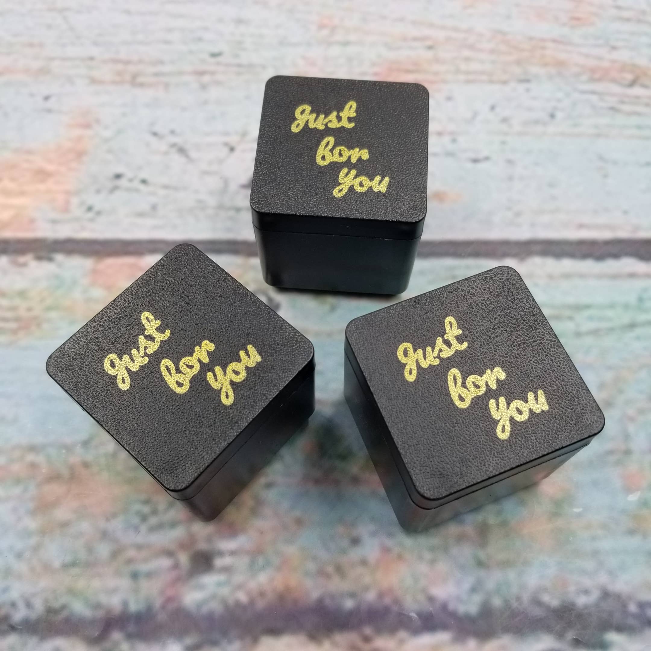 MIAS SHOP - Wholesale Gag Gift/Novelty Gift - Valentine Middle Finger Gift Box Scarysurprise Trick Toy1