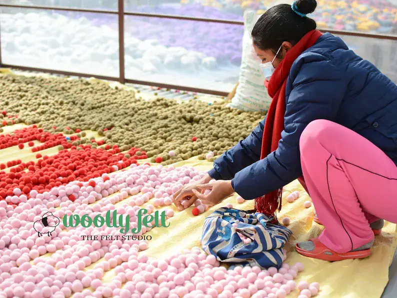 Woollyfelt – Großhandel Bastelzubehör – Minzgrüne Filzkugeln im Großhandel | 2 cm5