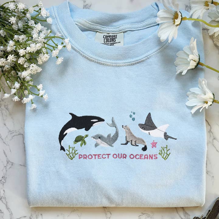 Broderet Protect Our Oceans Granola T-shirt til piger for engroshandel hos Plantiful Design Co