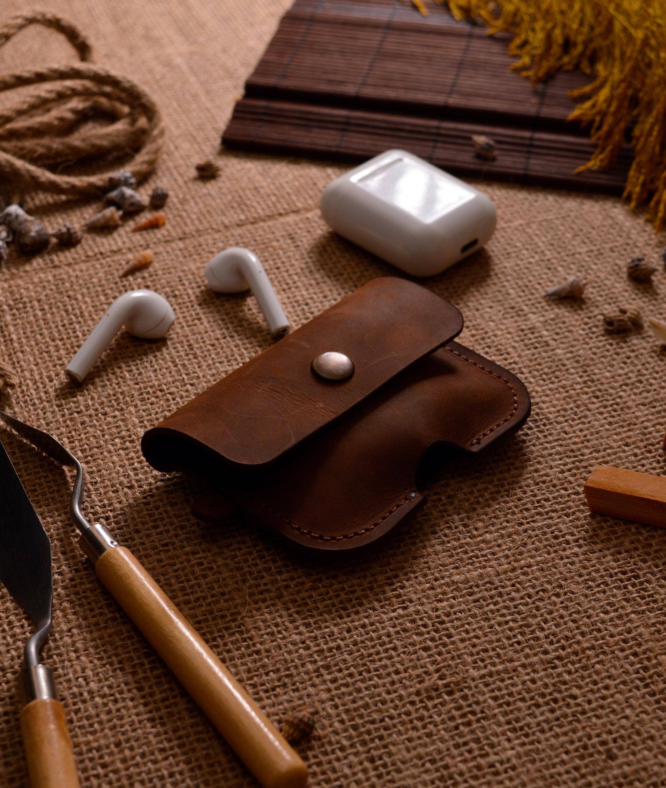 Craftivor - Venta al por mayor Fundas de auriculares AirPods/con cable - Hombre - Funda de cuero personalizada para AirPods, soporte de cuero grabado para Apple AirPods2