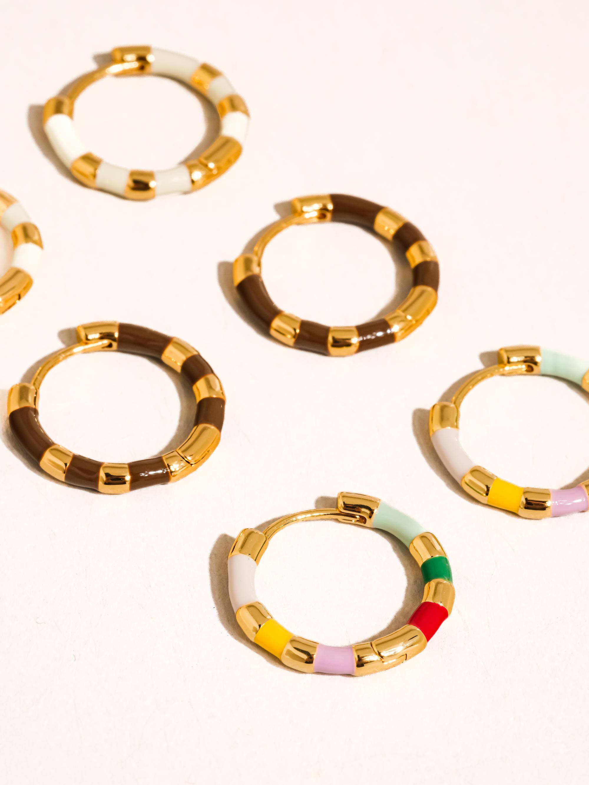 Flânerie by MAIQ - Wholesale Hoop Earrings - Avielle 18K Gold Vintage Enamel Hoop Earring4