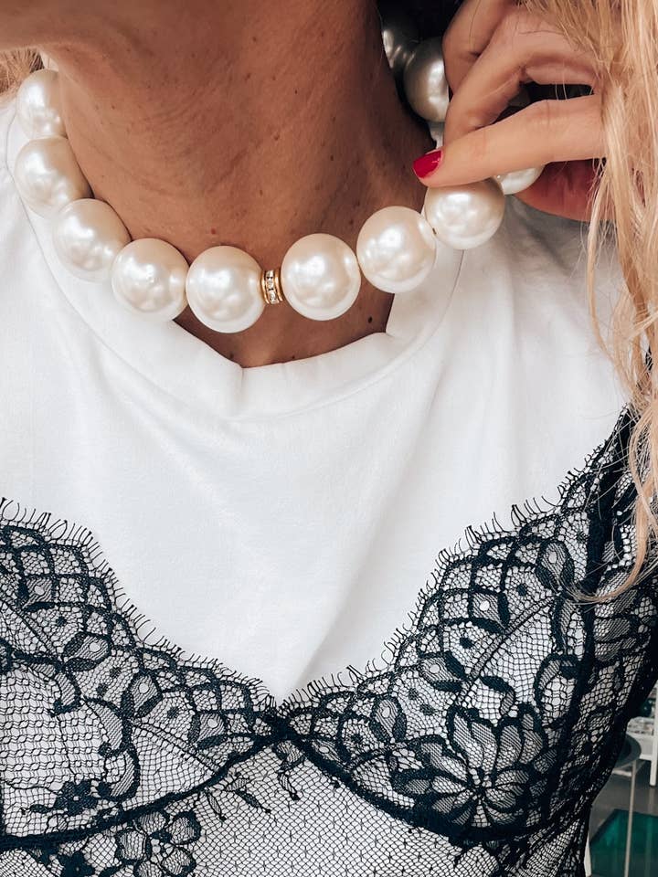 Extra large white pearls choker with crystal detail for wholesale by Goupi