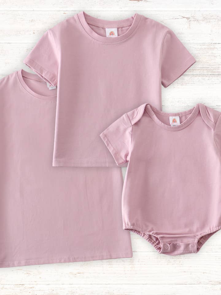 Lilla blank basis t-shirt Voksen Børn og baby boble for engroshandel hos Aspen Rain Boutique