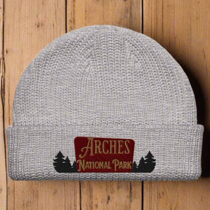 Arches National Park Skilt Broderet Beanie for engroshandel hos Parks Apparel
