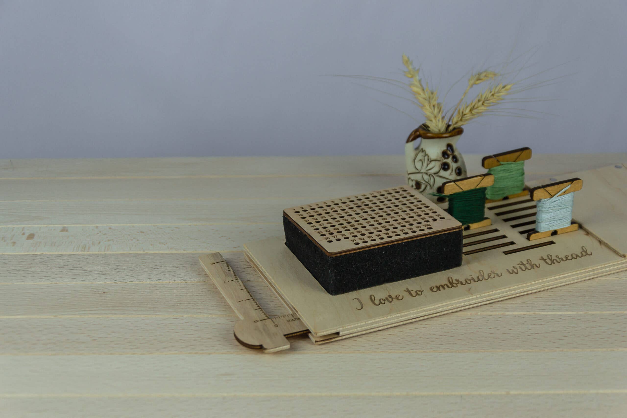 Embroidery craft - Venta al por mayor Material para bordado/punto de cruz - Soporte para bobinas/carretes con imán para agujas 15 ranuras9