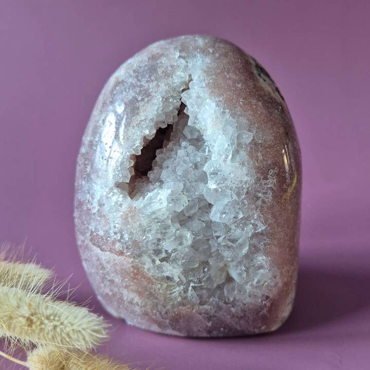 XL Piedra Preciosa Druzy Amatista Rosa Geoda Forma Libre de 1119 gramos Pieza de Declaración para venta al por mayor de Moonlight Gemstones