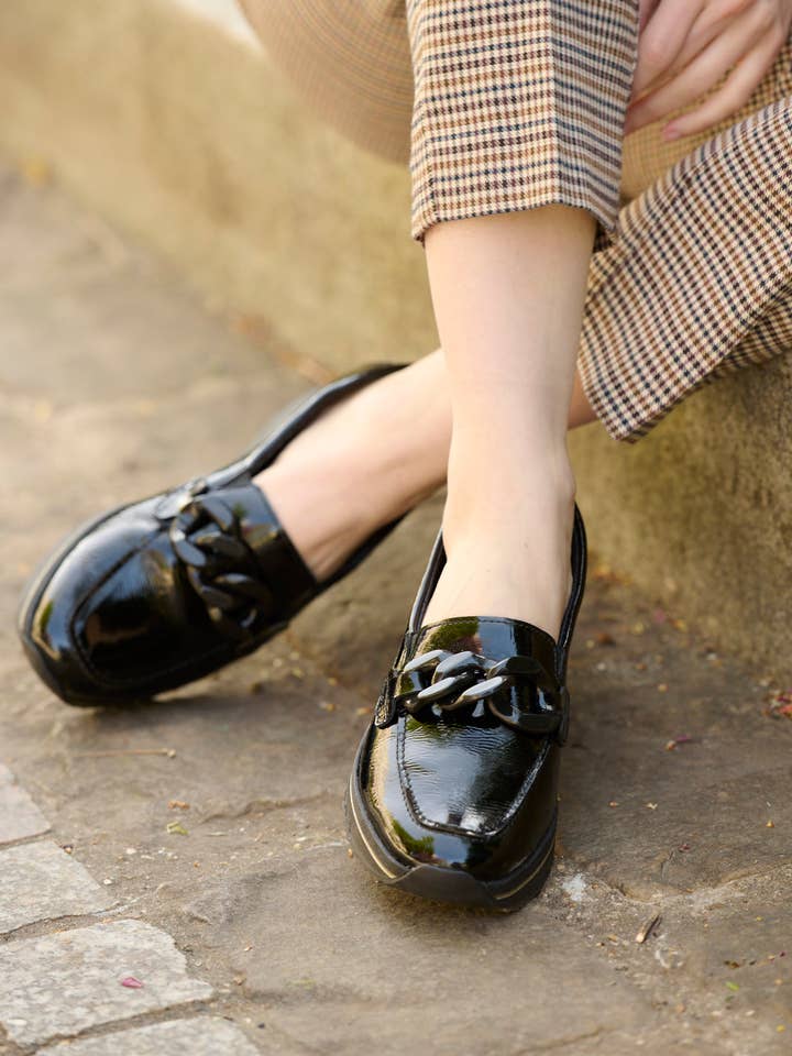 Black varnish Leather loafers with large decorative chain (2012841_0026) for wholesale on Faire