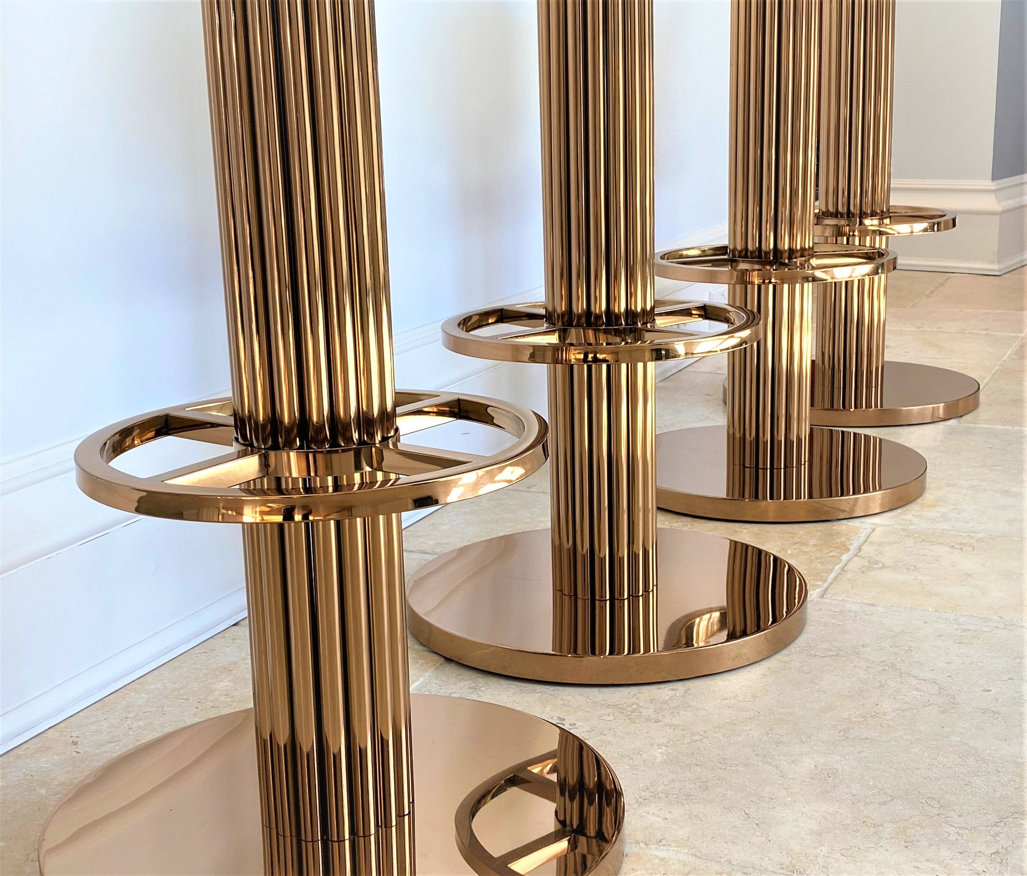 One Preevay Luxury Home Furniture & Decor – Großhandel Hocker – Atlas-Barhocker von One Preevay | Art-Déco-Design inspiriert vom Chrysler Building1