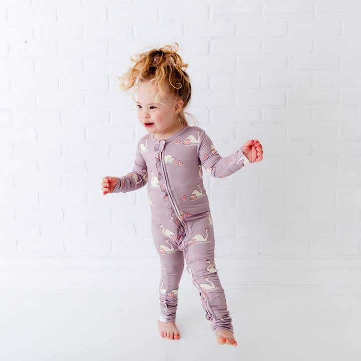 Dreamiere – wholesale Bodysuit (footed) – Baby – Swan Of A Kind Ruffle Convertible Footie3