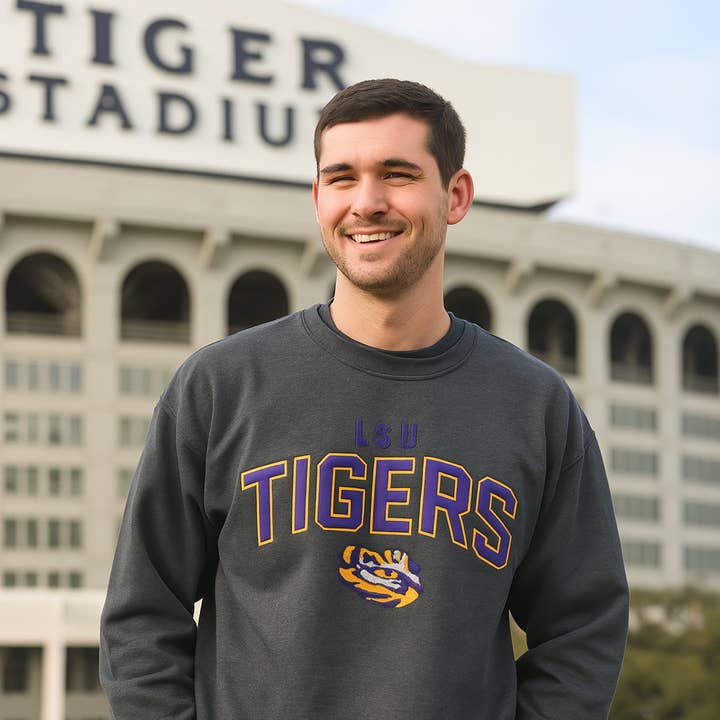 Sweat-shirt des Tigers de l'État de Louisiane pour la vente par Turnovers Inc