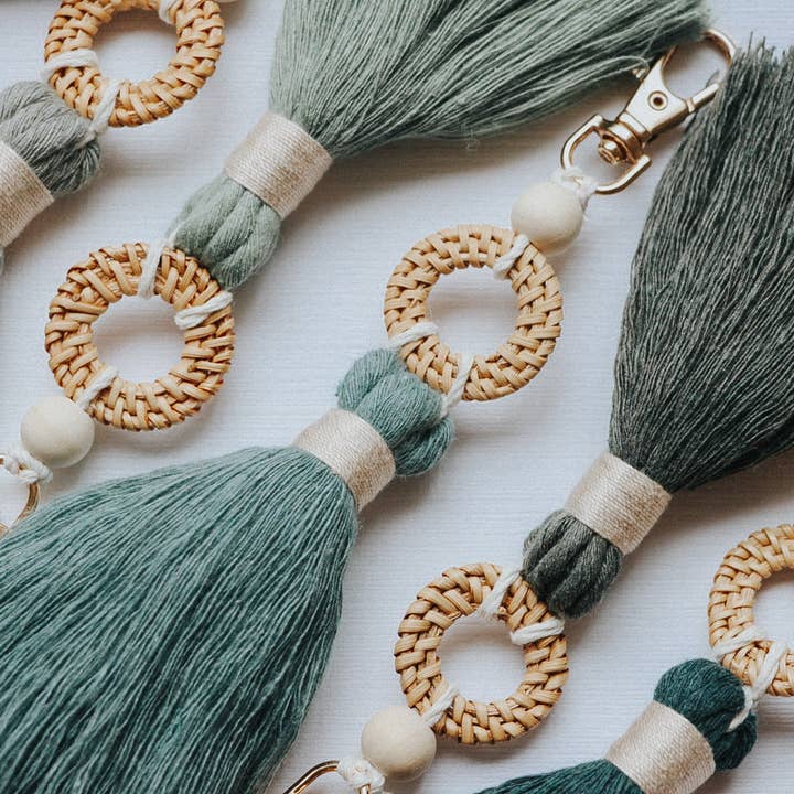 DayCrafter – Großhandel Schlüsselanhänger – Damen – Schlüsselanhänger mit ätherischem Rattan-Öl — Schlüsselanhänger mit Quaste4