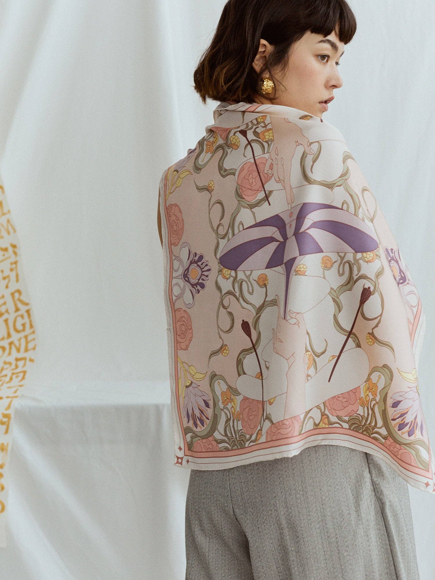 Rosa Bandana-Seidenschal „The Dreamer“ für den Großhandel auf Faire7