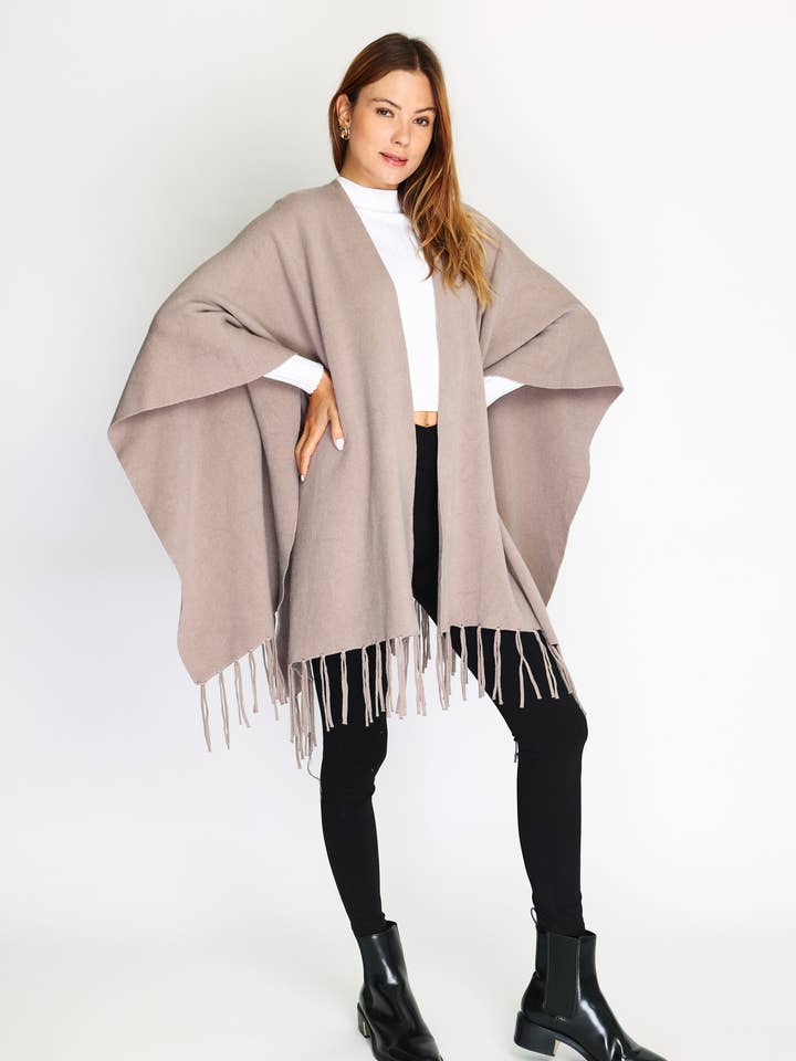 ORNELLA PARIS - Wholesale Poncho – Women's - Plain ponchos with fringe LEL-G8758
15
