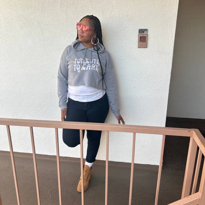 Too Cute Crop Hoodie für den Großhandel von Seven77nine