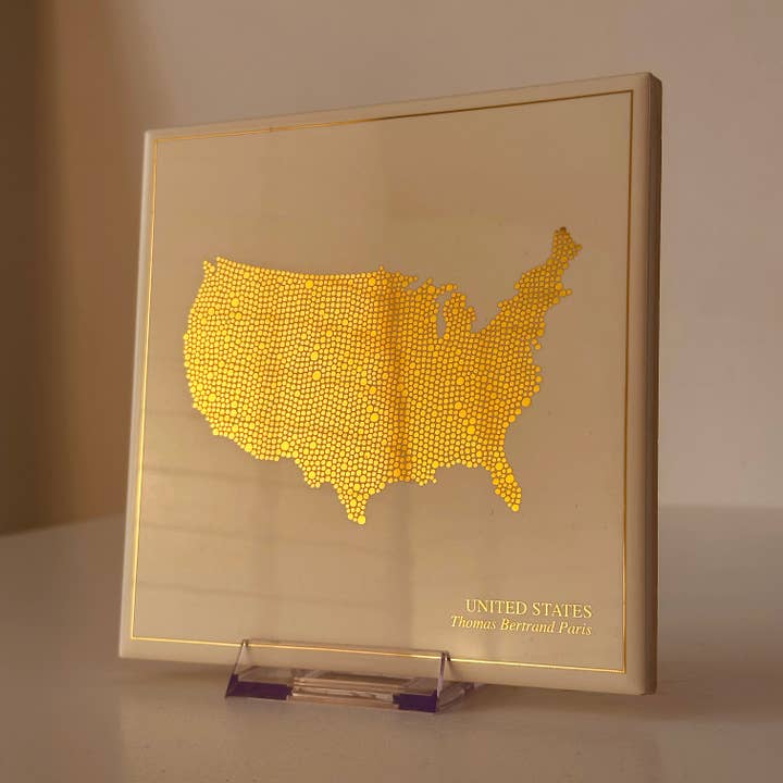 Fajansplatta - Förenta staterna i guld med inskription / Thomas Bertrand Paris för wholesale av Thomas Bertrand Paris