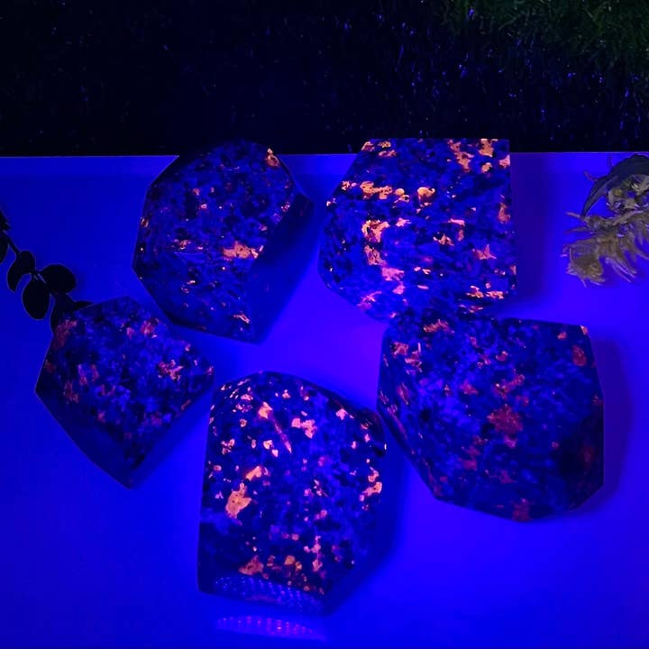 5 to 6 PCs Natural Emberlite Aka Yooperlite Freeform for wholesale by KayleeNYC