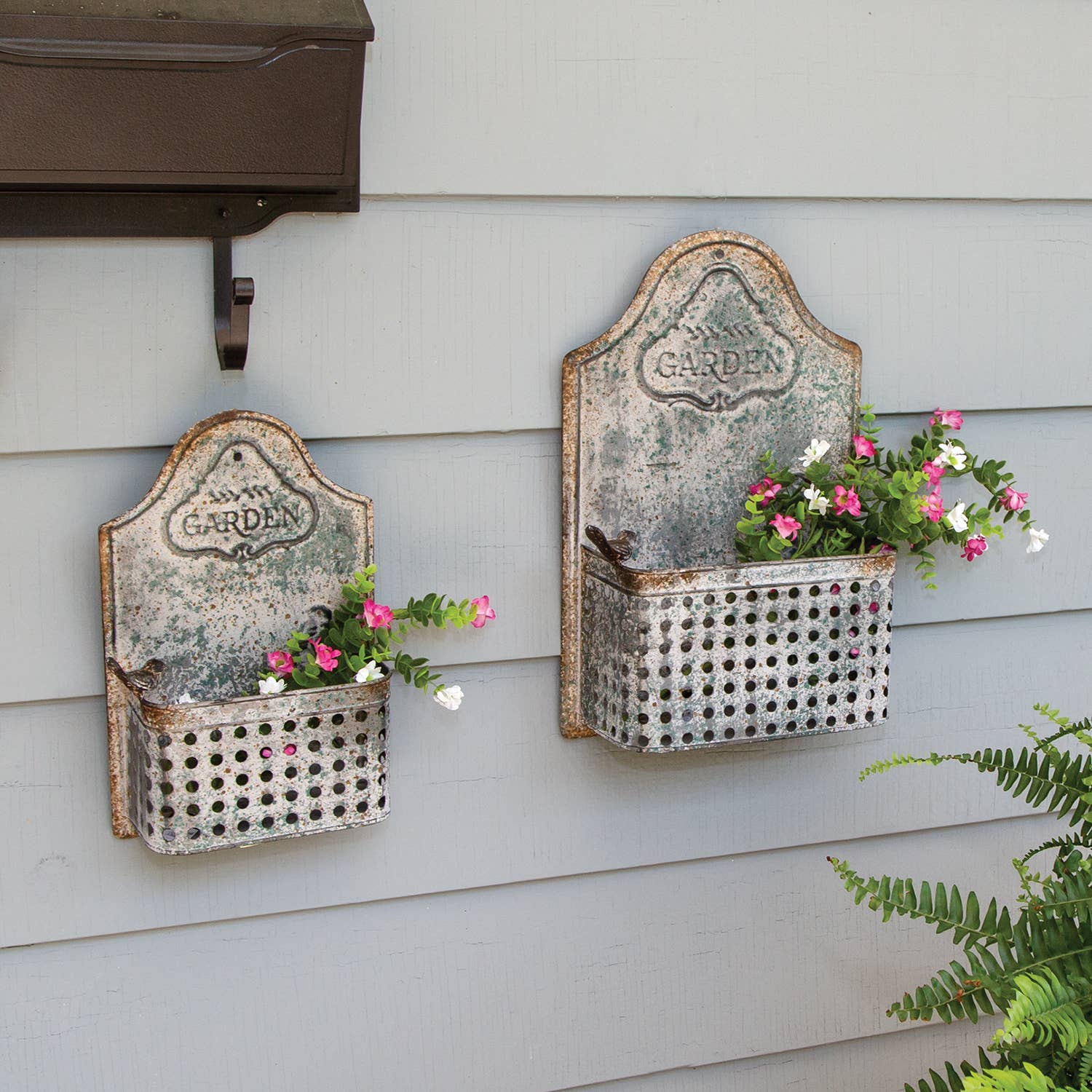 Col House Designs - Wholesale Wall Planter - 2/Set, Rustic Bird Garden Wall Planters1
