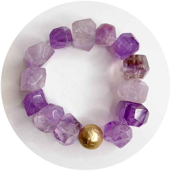 Pépite d'amétrine avec accent en or martelé pour la vente par Oriana Lamarca Designs