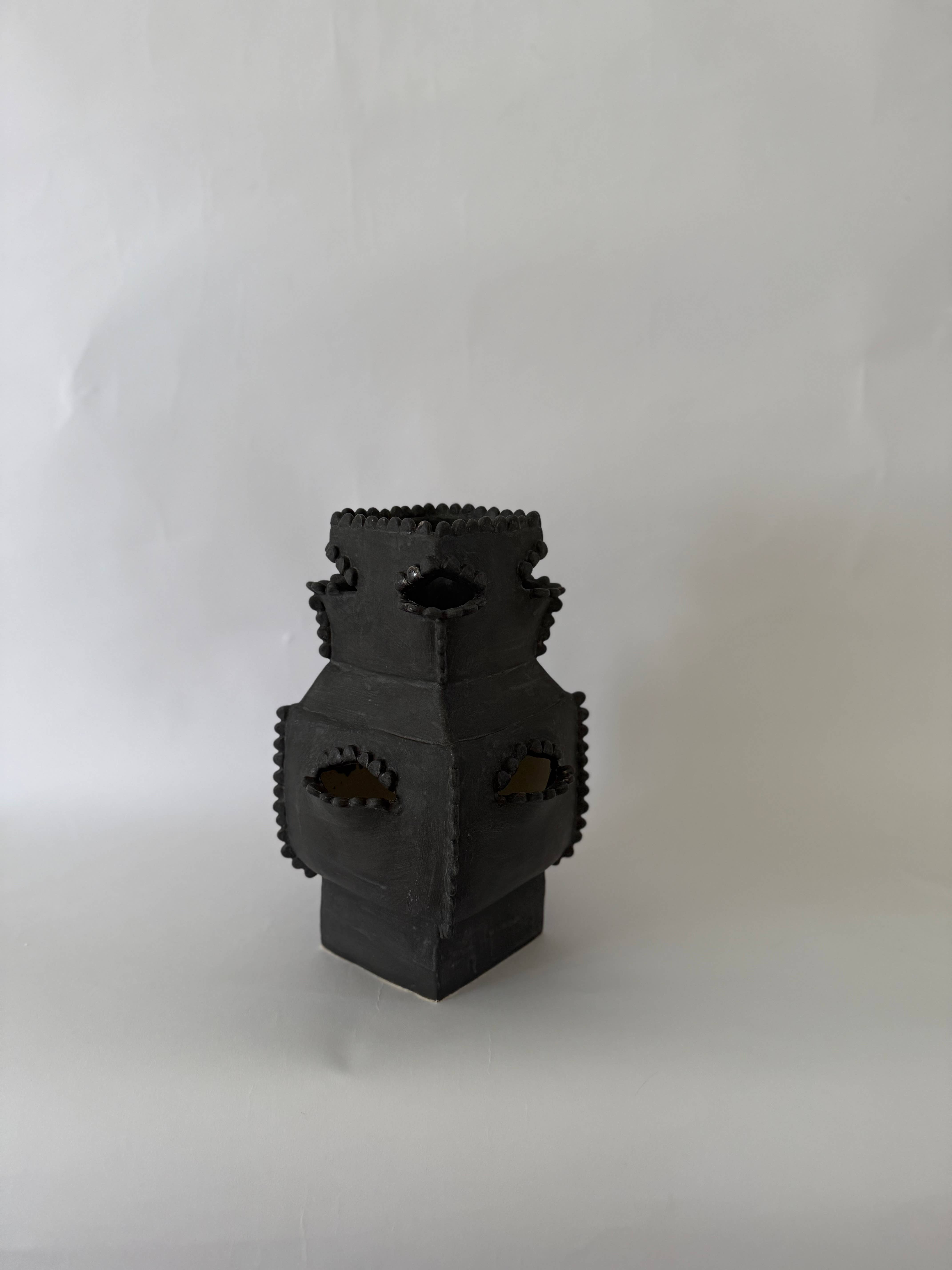 OON, LLC. - Wholesale Vase - le tulipiere en charcoal4