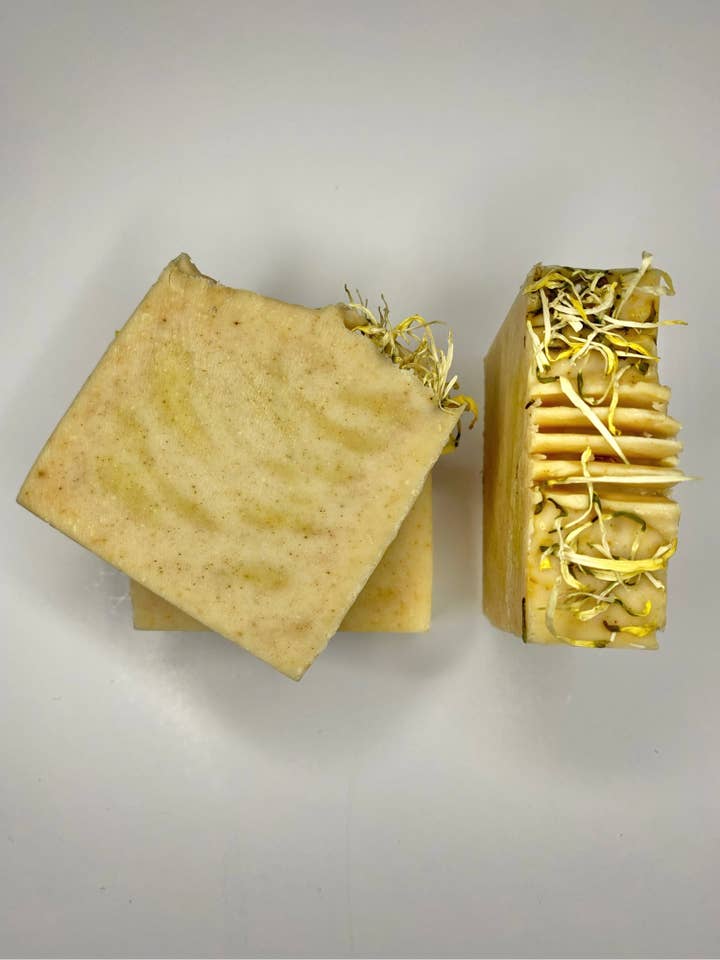 Savon au curcuma pour la vente par Cove Minerals