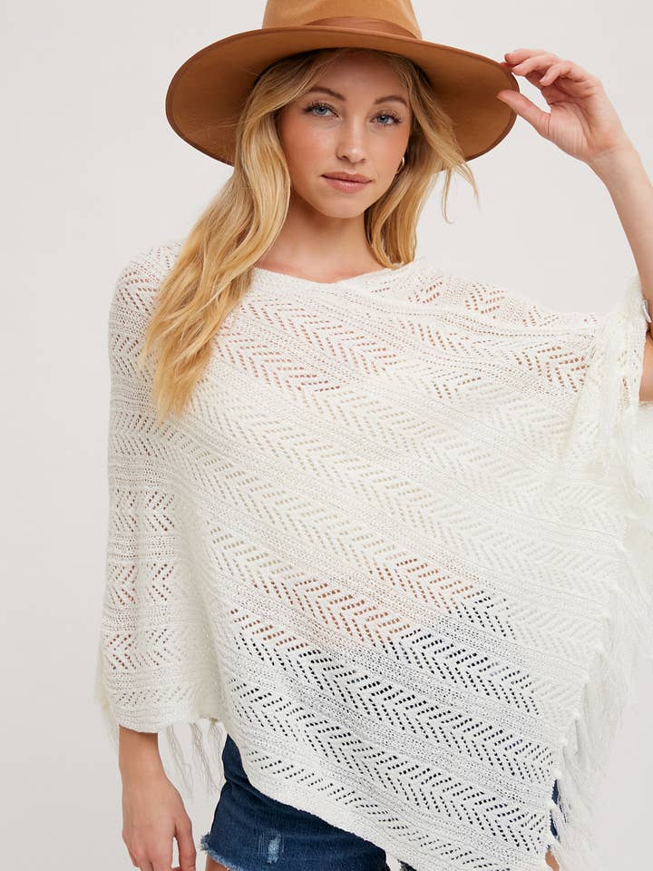 PONCHO APERTO A MAGLIA CON FRANGE - GIORNO DI PASQUA per la vendita all'ingrosso da parte di Bluivy