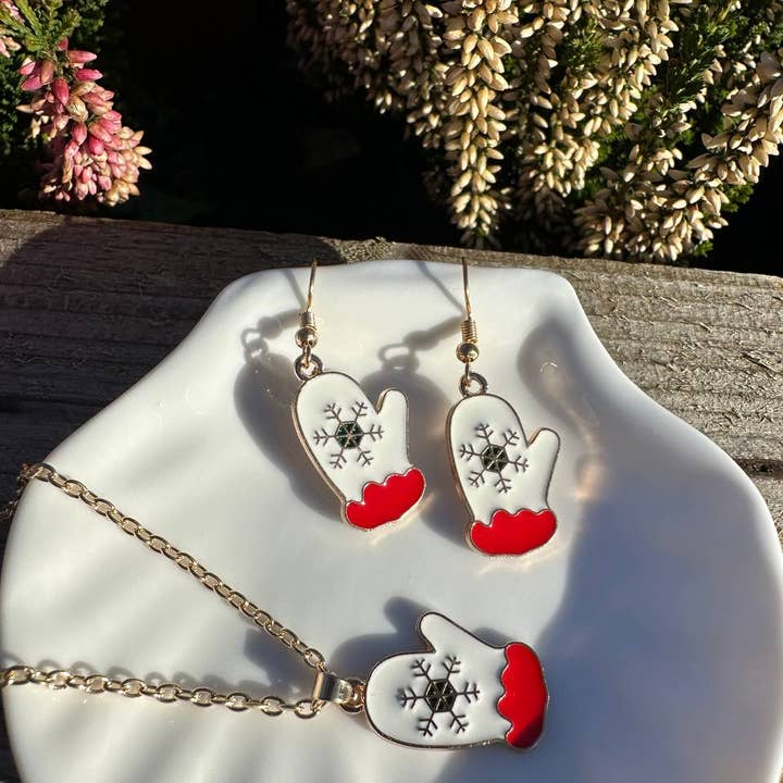 Gemscape UK - Wholesale Jewelry Set - Christmas Jewellery Set - Mittens & Wraith Necklace & Studs5