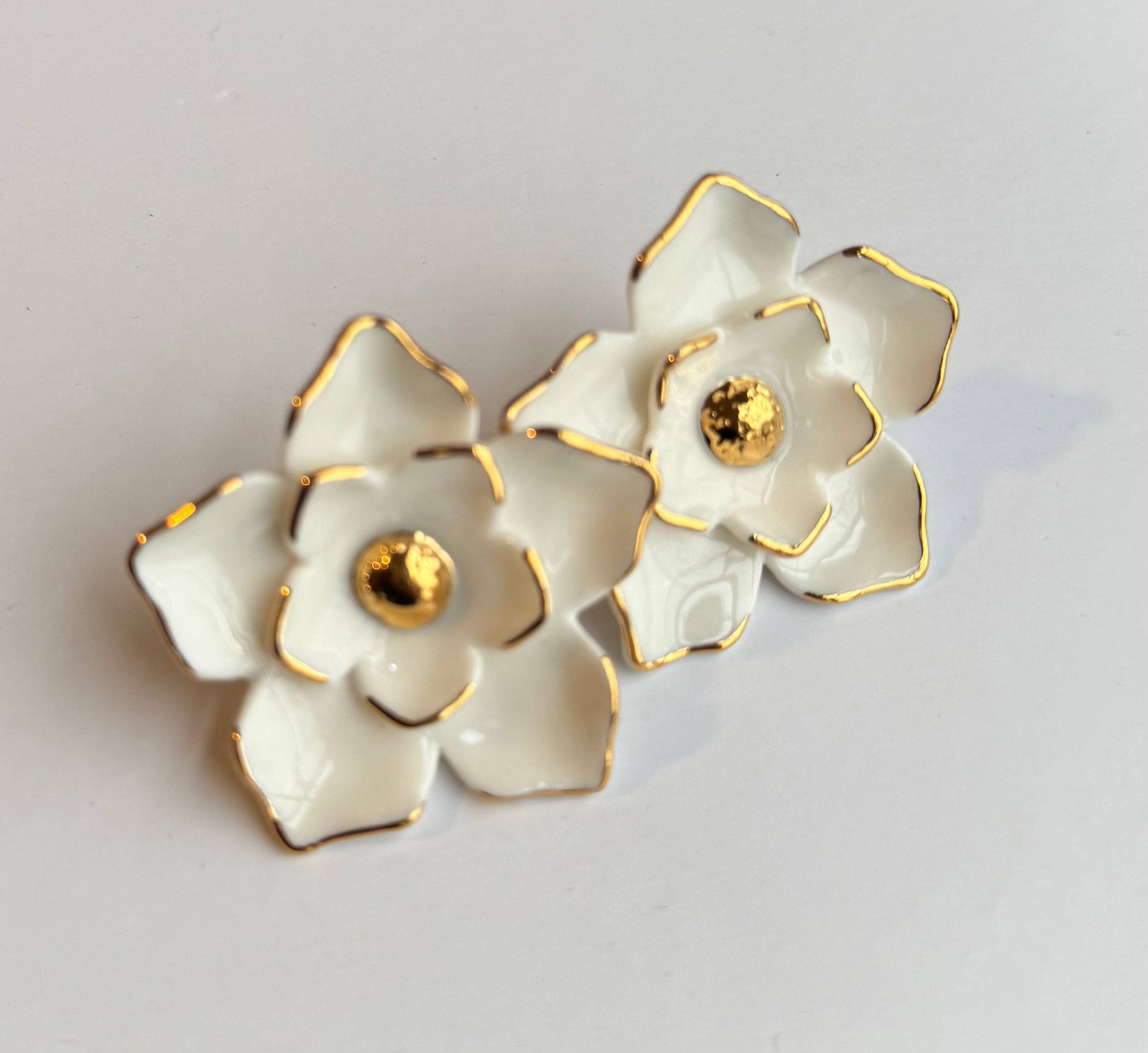 White Gold Magnolia for wholesale on Faire2