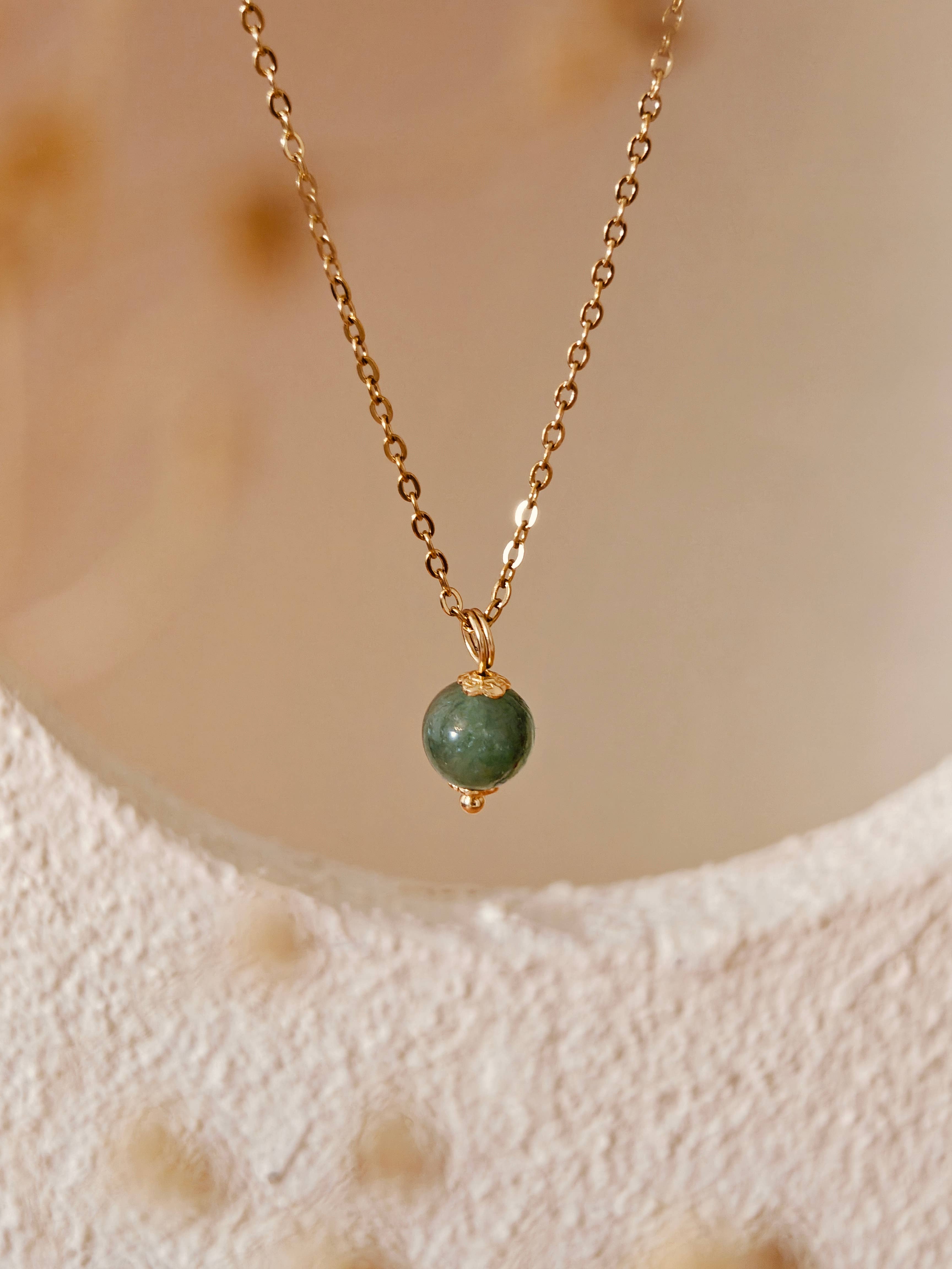 Vachana – wholesale Pendant/charm necklace – Elegant Round Natural Green Jade Necklace2