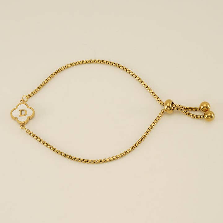 Perimade & Co. LLC – Großhandel Armband mit Charms/Anhängern – Armband mit Anfangsbuchstabe und vierblättrigem Kleeblatt aus Edelstahl3