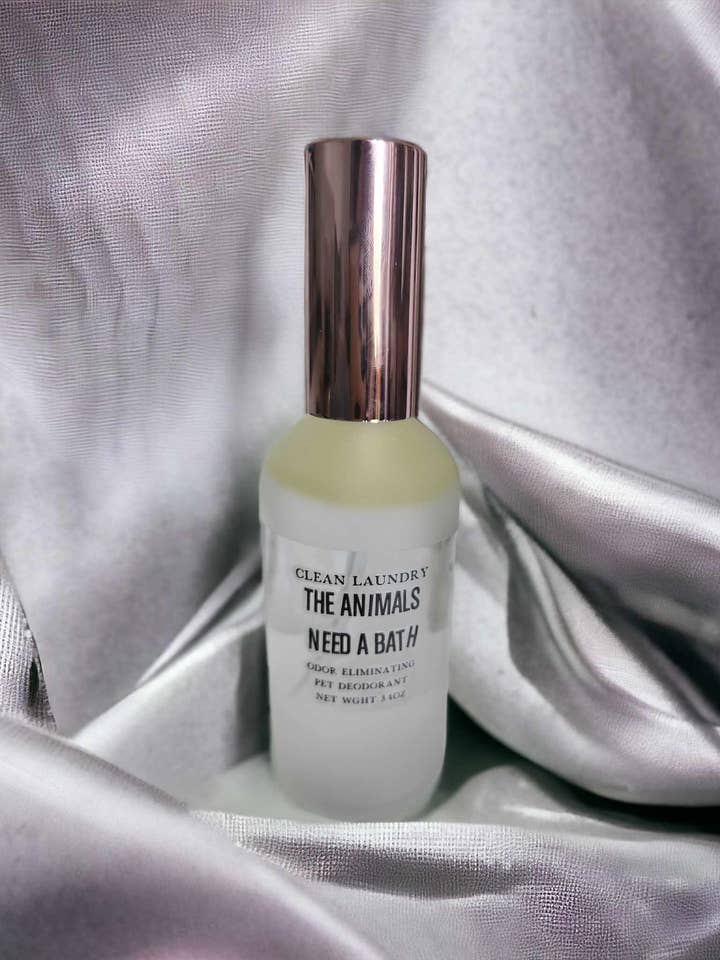 Spray déodorant The Animals Need a Bath pour la vente par Vincent & Rose