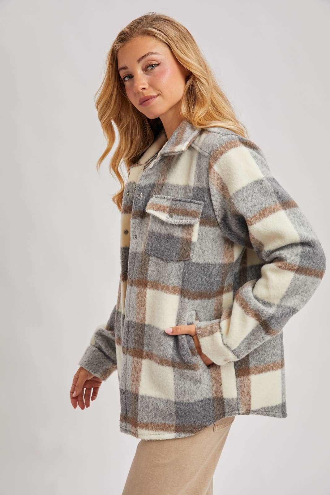 Bluivy – Engroshandel Skjortejakke/shacket – til kvinder – PLAID BØRSTET FLANNEL SHACKET2