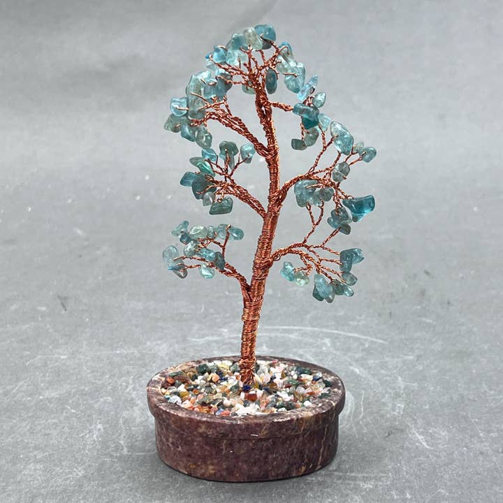 Arbre en éclats de fluorite verte avec base en stéatite et fil de cuivre pour la vente par Crystal River Gems LLC