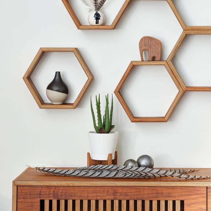 Relic Modern™ | Furniture & Objects – wholesale Vägghylla – Modern geometrisk hexagon valnöt vägg hylla