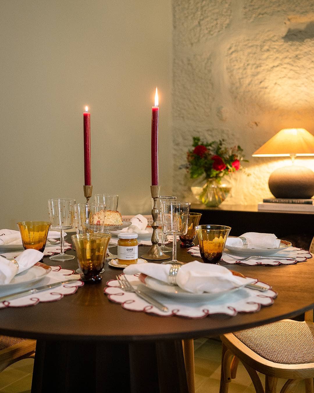 Mariaida Home – wholesale Tablecloth – Individual Lisbon, White with Bordeaux2