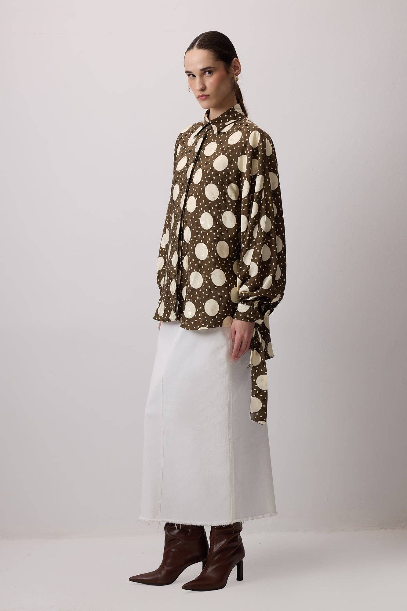 Khaki BLUSE MIT PUNKTEMUSTER UND BALLONÄRMELN für den Großhandel auf Faire2