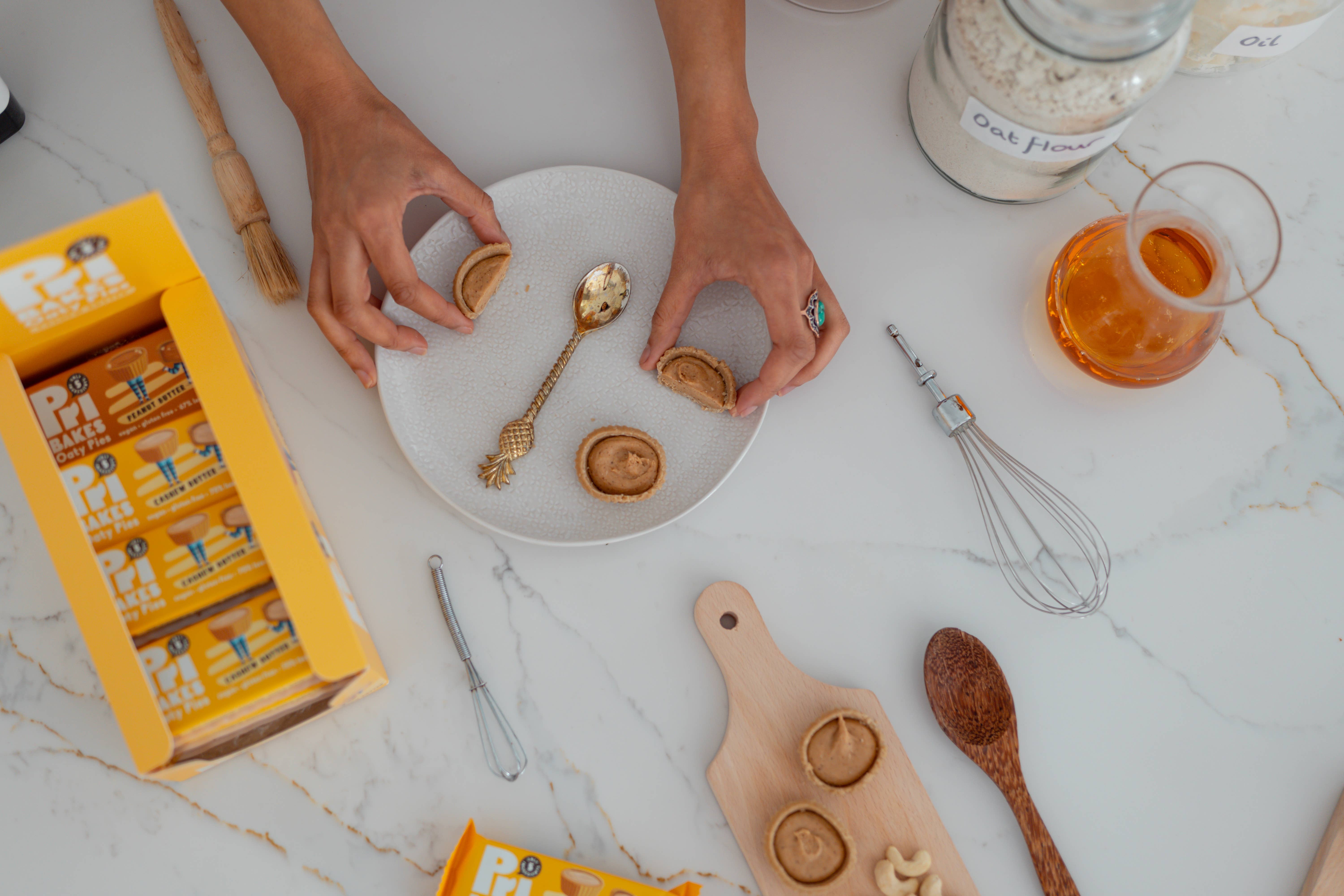 Pri Bakes – wholesale Snack bar – Healthy Vegan Snacks, Cashew Butter Oaty Pies2