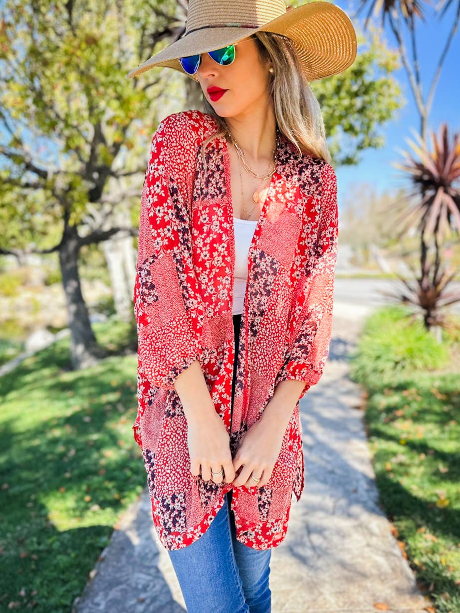 Rouge Kimono en chiffon à imprimé floral multicolore rouge avec manches 3/4 en vente sur Faire2